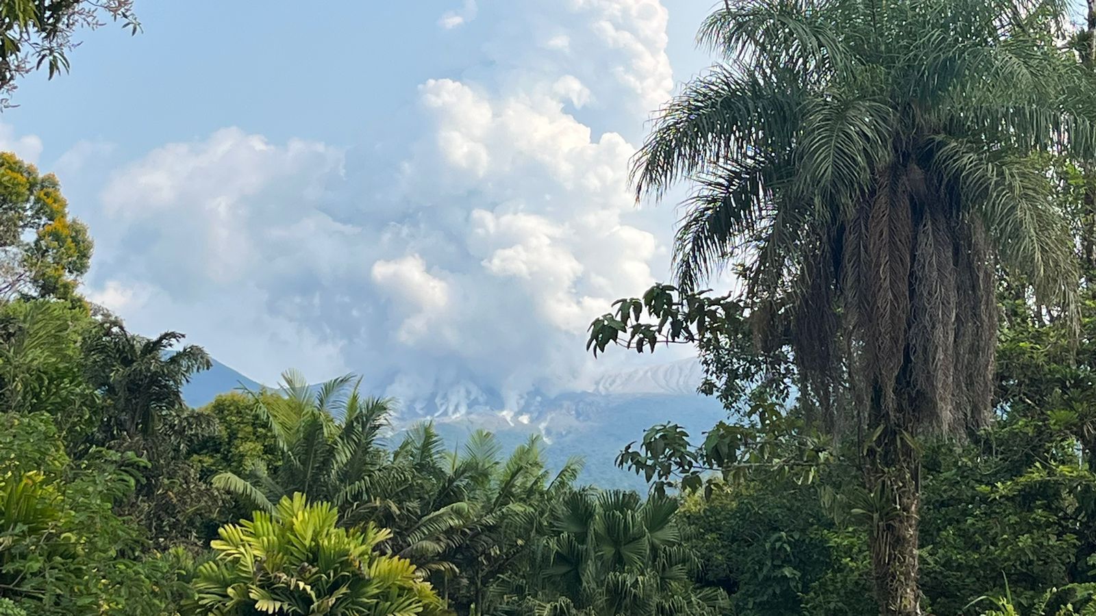 Nueva erupción del volcán Rincón de la Vieja hasta 3000 mts de altura