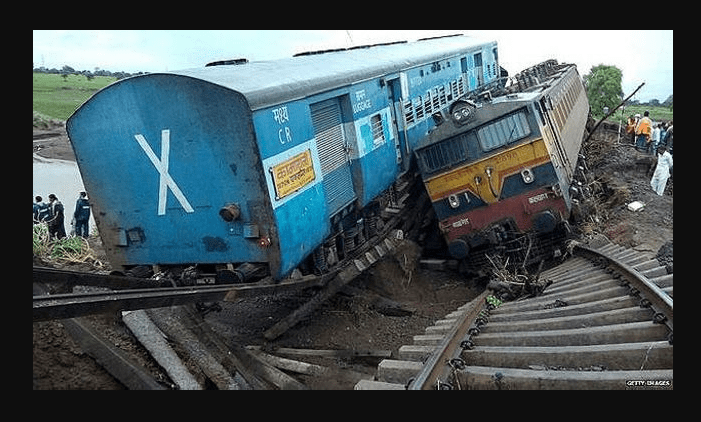 Tragedia en la India: más de 50 fallecidos y 600 heridos por colisión de trenes