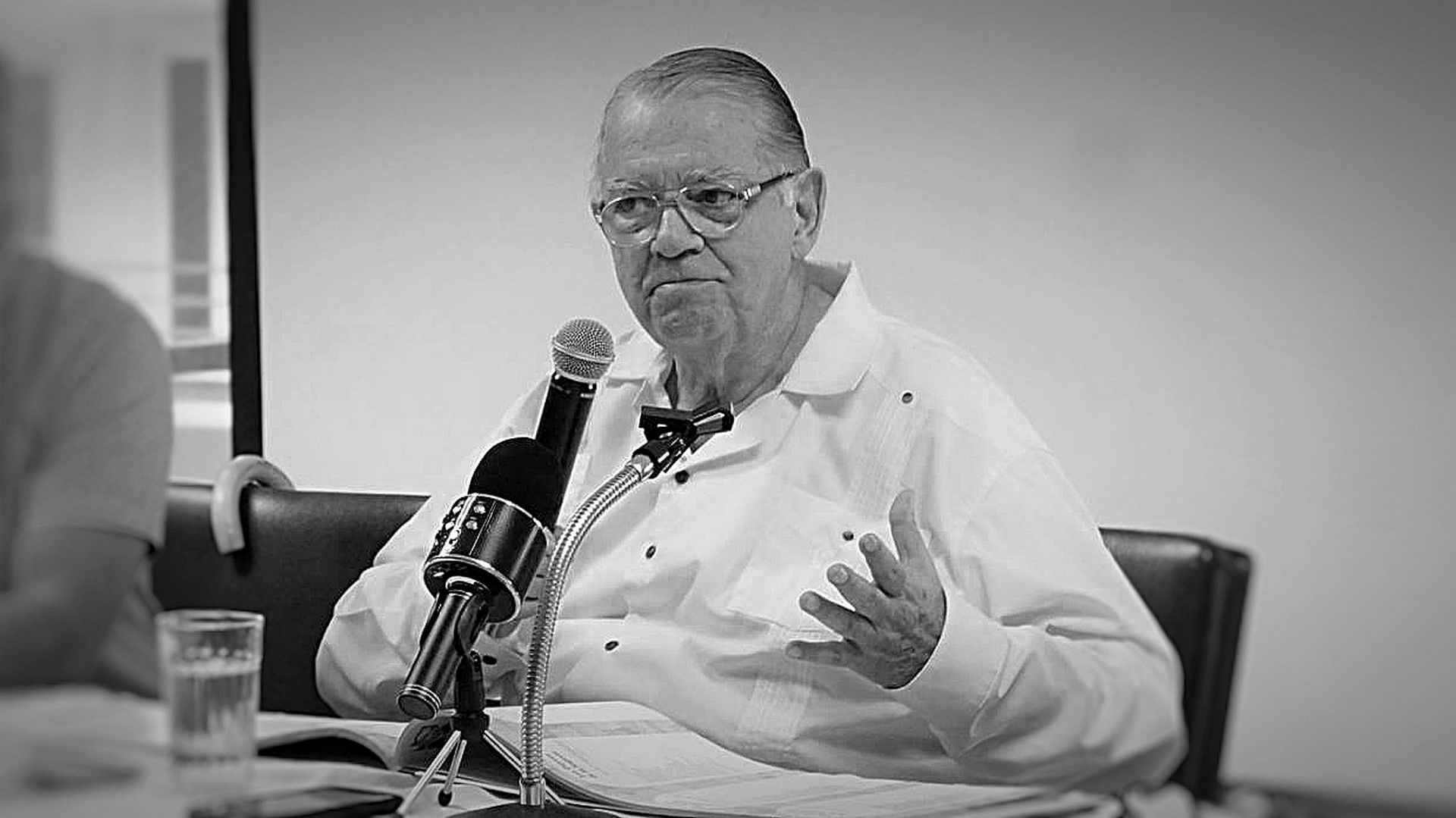 homenaje al poeta Laureano Albán