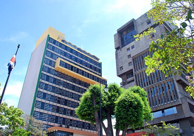 Caja suspende a jerarcas financieros tras informes que no coinciden con posición oficial