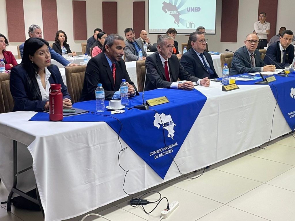 compromisos, metas e indicadores del FEES: