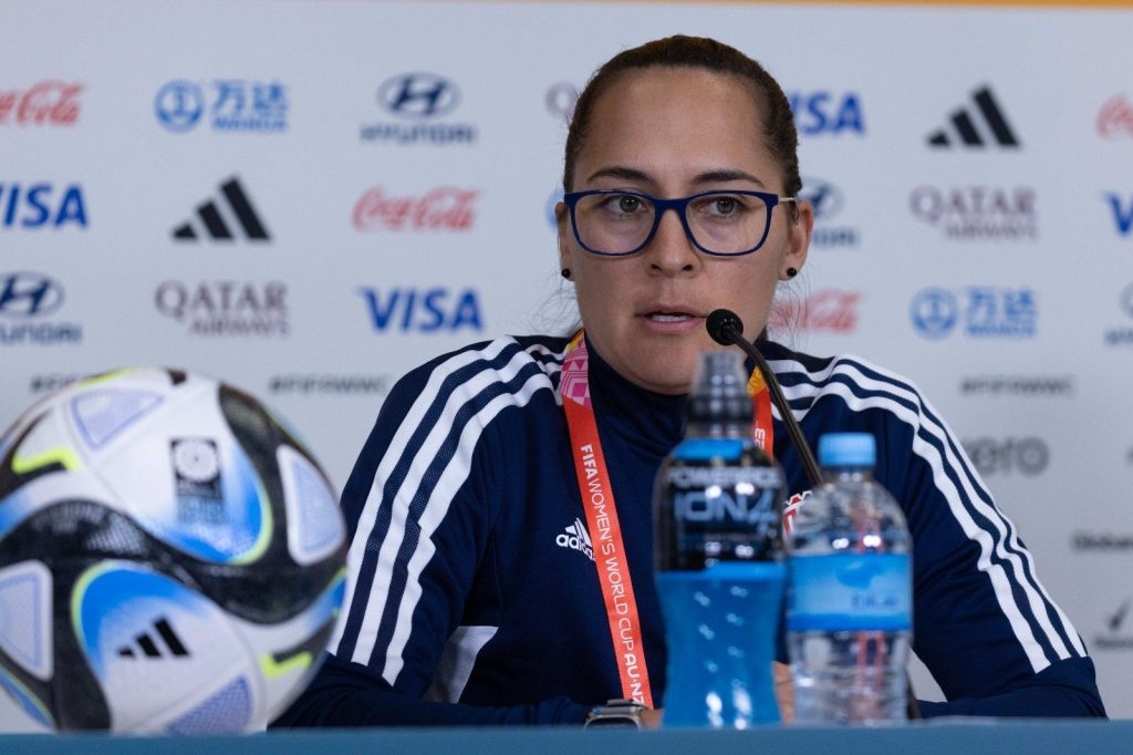 Amelia Valverde espera hacer "un partido digno"