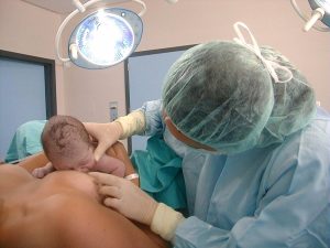 Evitar los abusos contra las mujeres en el parto