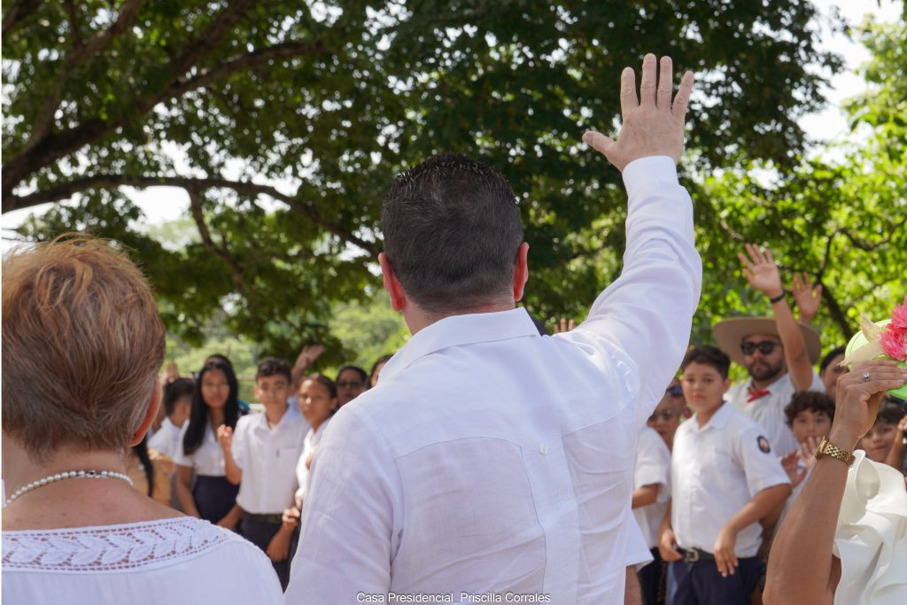 Estudiantes universitarios fueron retenidos por la policía para no poder manifestarse y chavistas intentaron agredirlos 9 Presentacion de la ofrenda floral al Monumento de la Anexion 25 jul 2023 Fotos Priscilla Corrales 39