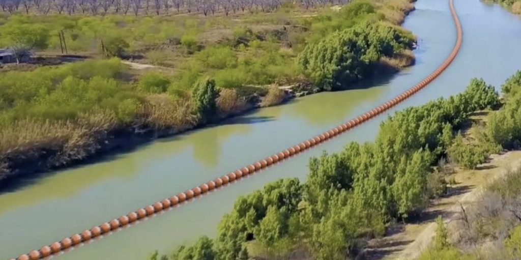 Juez federal de Estados Unidos ordena a Texas retirar boyas en el río Bravo para frenar la entrada de migrantes 3 Rio Bravo boyas