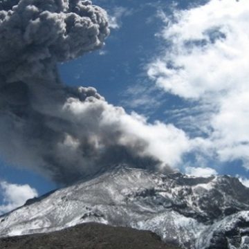 Perú en estado de emergencia al sur del país ante el “peligro inminente” del volcán Ubinas