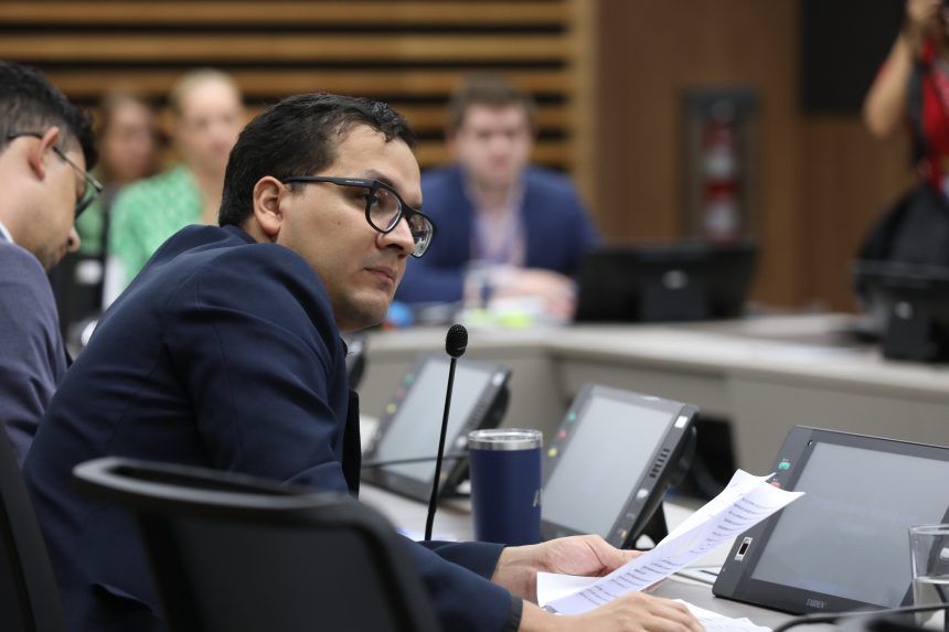 Frente Amplio impulsa jornada de 40 horas como “alternativa sensata contra jornadas extenuantes”
