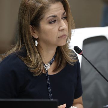 Mary Munive Vicepresidenta Munive vuelve a reaccionar frente a mentiras de antivacunas: “No coman cuento”, afirma