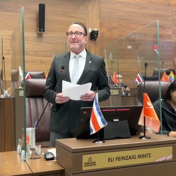 Feinzaig Presidente Chaves podría quedarse sin marchamo para conducir el país.