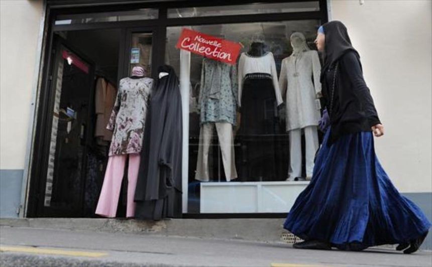 La túnica femenina islámica prohibida en Francia.