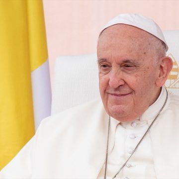 Papa Francisco mejora su salud y continúa con actividades en el Vaticano