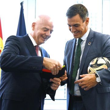 Pedro Sanchez Infantino Mundial de fútbol 2030