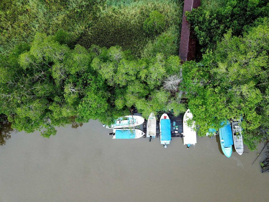 Chaves hace gira por islas del Gofo de Nicoya nuevamente, esta vez para anunciar proyectos futuros (ante ausencia de obra concreta)