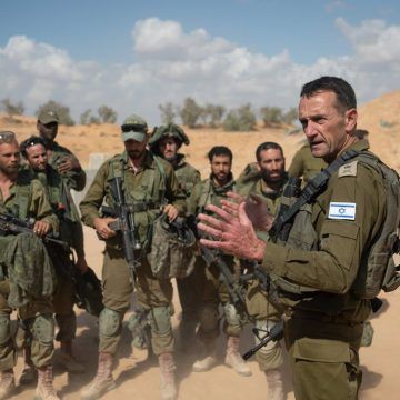 O.Próximo.- El jefe del Ejército israelí asegura que entrarán "pronto" en Gaza "para ganar" Israel impide misa del Domingo de Ramos en Jerusalén (iglesia del Santo Sepulcro) y provoca amplia condena internacional