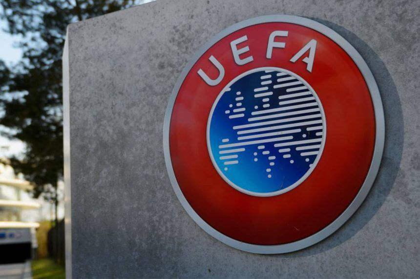 UEFA decreta minuto de silencio por 2 aficionados asesinados pero no lo hace por las víctimas de la guerra