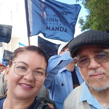 ACRm carvajal Con amenazas a la violencia e invocaciones religiosas pequeño grupo de Aquí Costa Rica Manda se manifiesta
