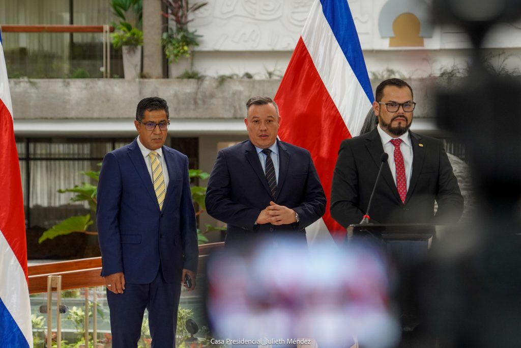 Jerarquía del ICE negoció contratos irregulares con generadores privados que les produjo ganancias de más por $3,6 millones