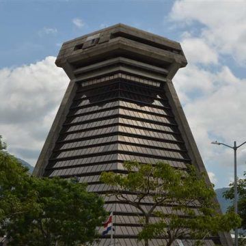 Contraloría ordena a 7 instituciones terminar contratos con el Sinart