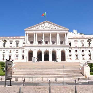 Convocan elecciones anticipadas en Portugal