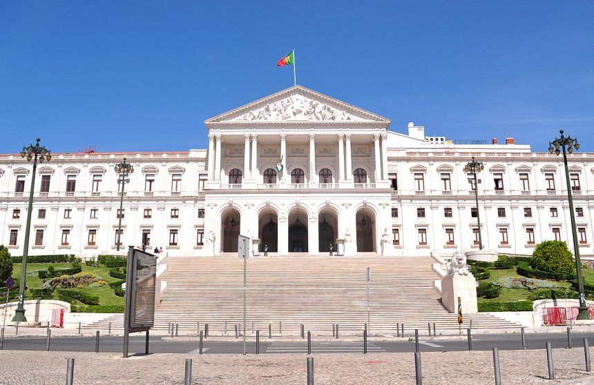 Convocan elecciones anticipadas en Portugal