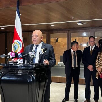 Presidente del PUSC rechaza el apoyo de 2 diputados de esa bancada al oficialismo para retrasar proyecto en beneficio de trabajadores independientes