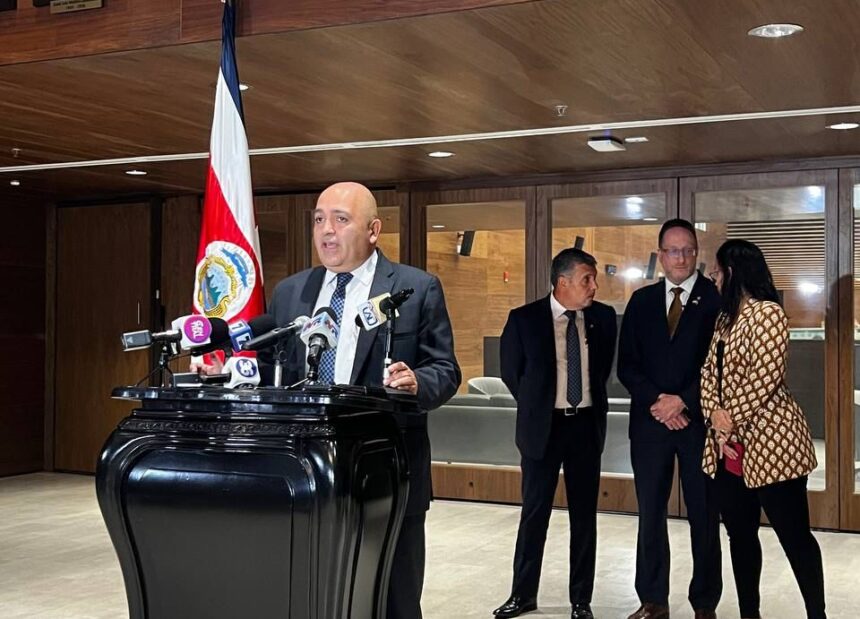 Presidente del PUSC rechaza el apoyo de 2 diputados de esa bancada al oficialismo para retrasar proyecto en beneficio de trabajadores independientes