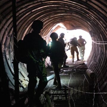 InternacionalCategorias.-O.Próximo.- Israel descubre el mayor túnel de Hamás hallado hasta el momento, de 4 kilómetros de largo Israel implica a 12 trabajadores de la UNRWA en ataques del 7 de octubre por grabaciones de voz descubiertas