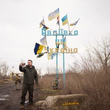 Zelenski visita por sorpresa Avdiivka, en Donetsk, uno de los epicentros de la guerra contra Rusia