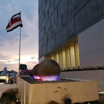 asamblea bandera Frente Amplio propone eliminar la DIS porque es usada en persecución política (video)