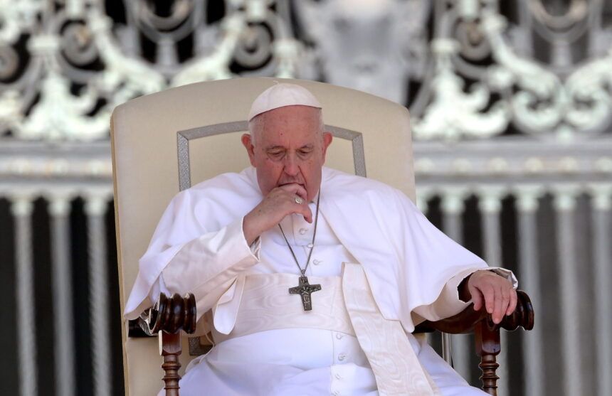 El Papa pide a Zelenski que tenga la “valentía” de “alzar la bandera blanca” y negociar la paz con Rusia