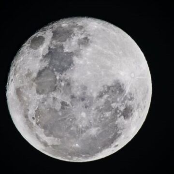 Indígenas de la nación Navajo protestan por el envío a la Luna de cenizas humanas: afirman que es profanación