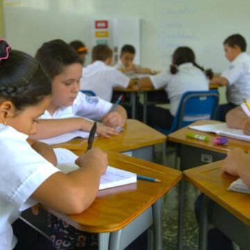 MEP rectifica: Nuevo uniforme no será obligatorio para educación pública