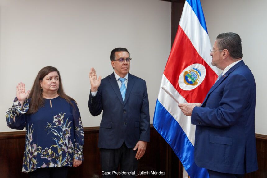 Gobierno nombró un mando medio como viceministra del MOPT