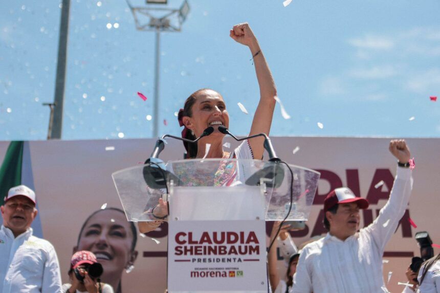 Sheinbaum presenta su reforma electoral que reduce los senadores, el gasto electoral y prohíbe la reelección