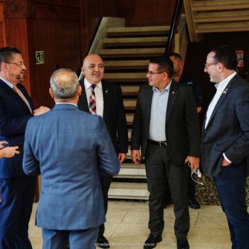 Reunión Presidente Rodrigo Chaves con jefes de fracción_Fotos_Johanfred Bonilla_12.04_24-2 La gran farsa de Rodrigo Chaves se cae sola