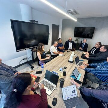 CCSS propone 10.16 % de aumento al salario base para médicos especialistas
