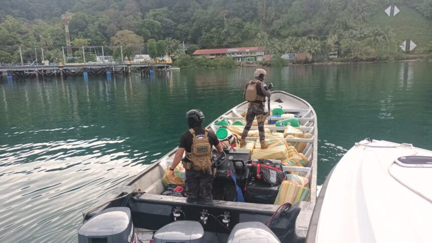 Reporte: Golpe al narco por decomiso de 2 y media toneladas en Pacífico sur -y otras noticias recientes-