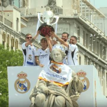 Video: Real Madrid celebra su copa 36 con más de 15 mil personas en la plaza de Cibeles