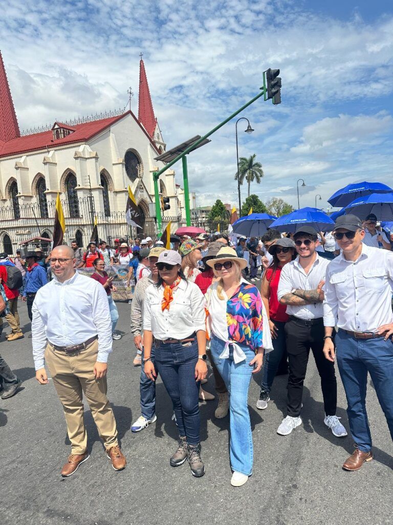 Liberales apoyan protesta de los agricultores por temor a que "miles de familia se queden sin empleo" 1 WhatsApp Image 2024 05 15 at 3.30.54 PM