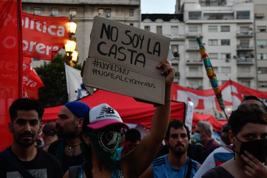 Oposición pedirá juicio político contra Milei por la criptomoneda que promocionó