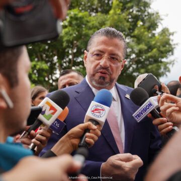 Estudio: Un 82% rechazan ataques de Rodrigo Chaves hacia los medios de comunicación y presidente pierde confianza de los ticos en un 9%