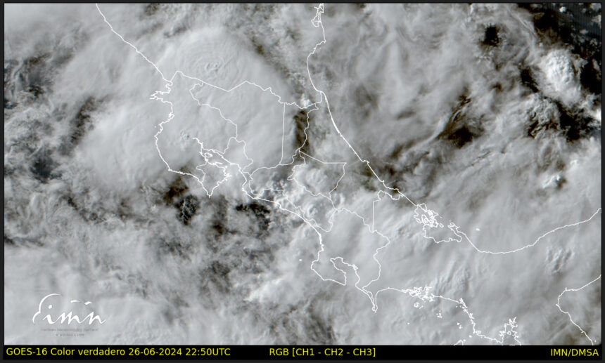 Zona Norte y Guanacaste más afectadas: Enormes cúmulos de nubes y lluvias permanentes por llegada de onda tropical #13
