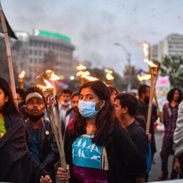 Protestas en Bangladesh cobra al menos 147 muertos que incluye manifestantes, defensores del Gobierno y policías