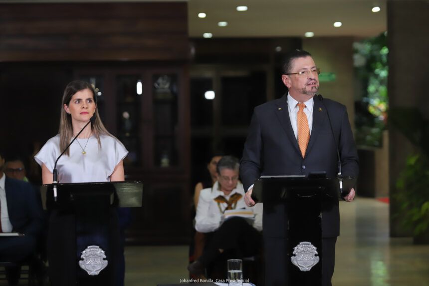 Sala Constitucional desmiente al presidente Chaves y a la ministra Laura Fernández sobre supuesto pedido de información acerca de pensiones
