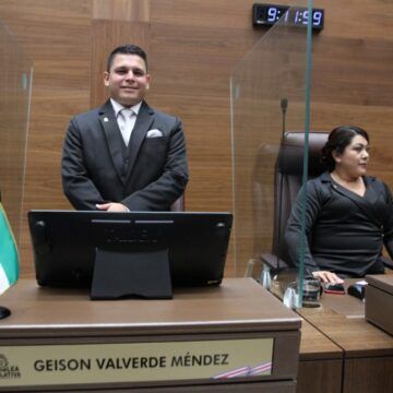 Chaves acusa al diputado Geison Valverde de pedir nombramientos en el MEP
