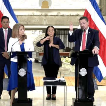 Ministra de Salud evidencia contradicción al jerarca del AyA en medio de interrupciones del presidente Chaves