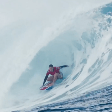 ¡Brisa sigue vibrando! Hennessy clasifica a las finales del Tour Mundial de Surf y es tercera del mundo en este momento