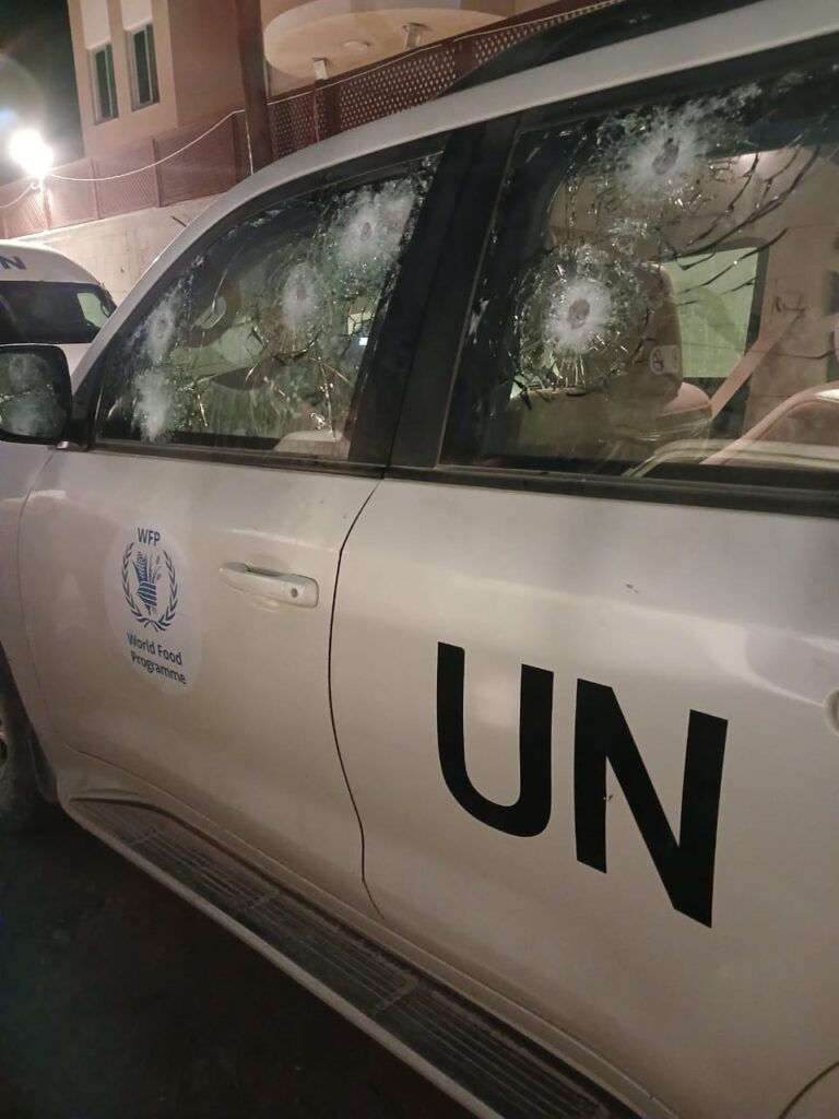 EuropaPress 6178421 vehiculo programa mundial alimentos pma tiroteado franja gaza