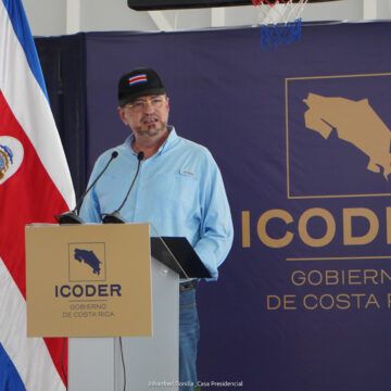 Inauguración del Gimnasio Deportivo y Recreativo del Bicentenario APA Bllue-36 Chaves presume como su obra gimnasio en Suretka cuya construcción empezó en abril de 2021 y luego costó el doble