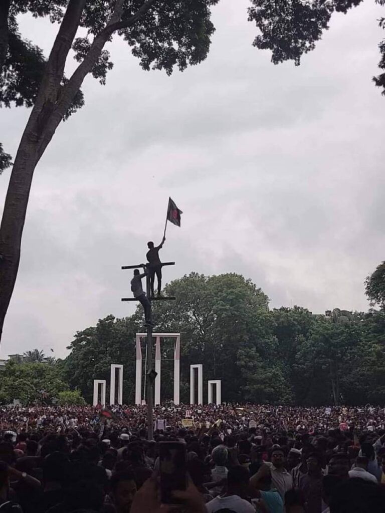 Dimite primera ministra de Bangladesh ante ola de protestas